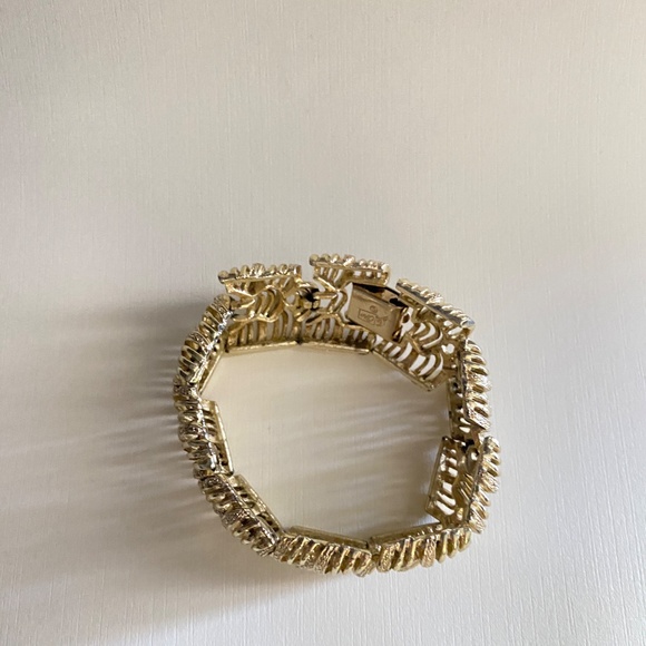 Vtg CORO Pegasus Fan-Like Linked Gold Tone Chunky Wide Bangle Bracelet - Picture 3 of 10